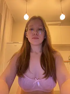 Eva Weyne online show from October 2025 08:20:01 PM