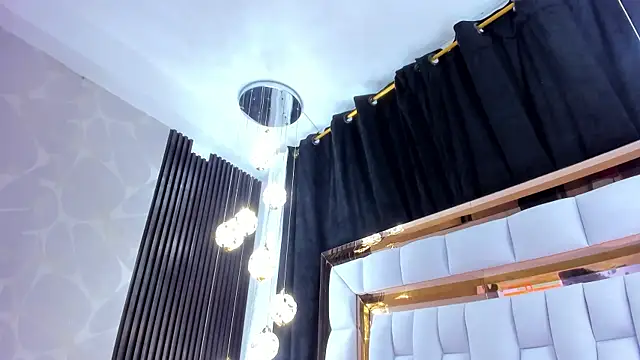 SarayRoyse online show from December 2025 07:21:02 PM