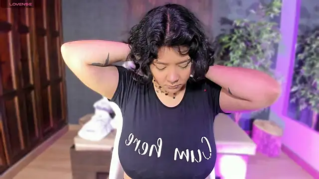 Snapshot of Evelynn chatting on November 2025 10:59:01 AM Evelynn online show from November 2025 10:59:01 AM