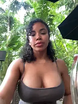 Snapshot of Brunettexio chatting on December 2024 08:58:02 PM Brunettexio online show from December 2024 08:58:02 PM