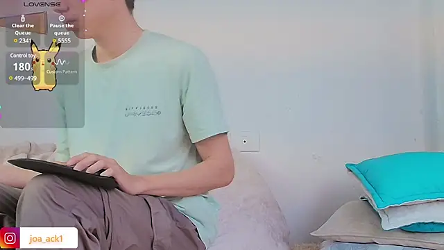 Snapshot of Levii_Ackermann chatting on February 2025 02:33:01 PM Levii Ackermann online show from February 2025 02:33:01 PM