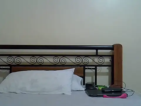 Giannah01 online show from November 2025 04:12:02 AM