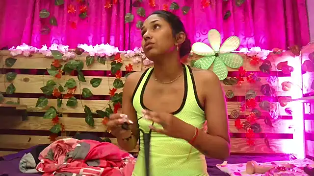 Elsa Parisi online show from December 2024 03:26:01 PM