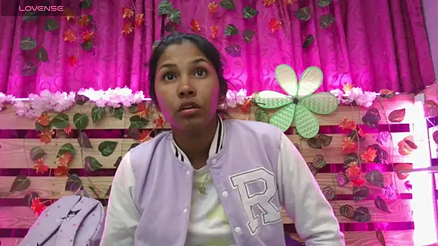 Elsa Parisi online show from January 2025 09:20:01 PM