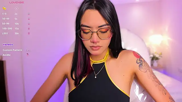 Snapshot of AzuraKindong chatting on May 2026 07:08:01 PM AzuraKindong online show from May 2026 07:08:01 PM