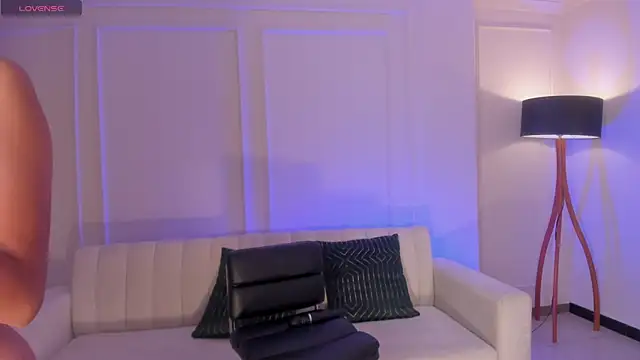 sarawinstone online show from March 2025 11:27:01 PM