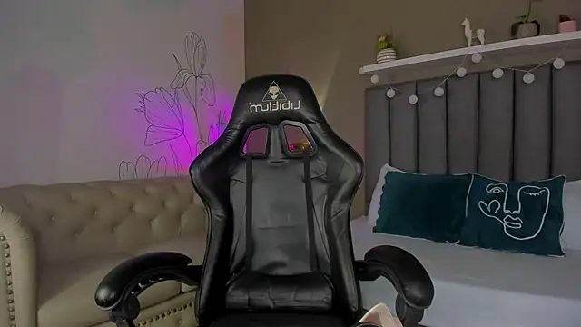 atenea jones online show from April 2026 12:35:01 PM