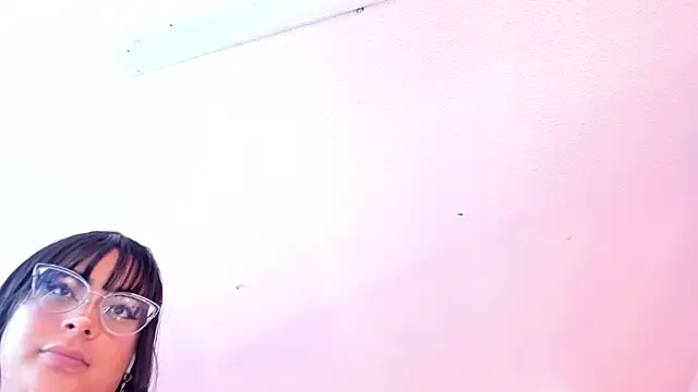 Red lady online show from January 2025 07:00:01 AM