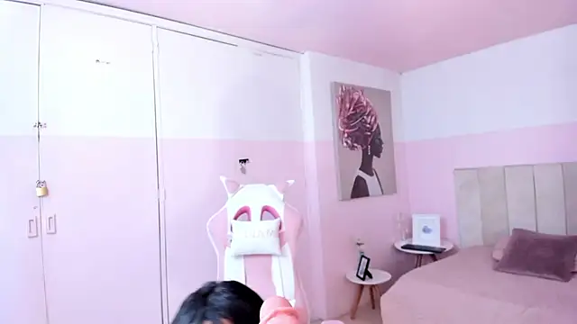 Red lady online show from January 2025 06:57:01 AM