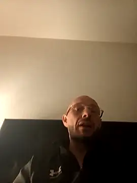 Guitccch online show from April 2026 03:38:01 AM