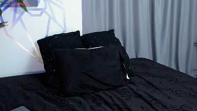 Snapshot of Aron-santoro chatting on December 2024 03:58:02 AM Aron-santoro online show from December 2024 03:58:02 AM