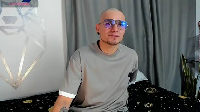 Snapshot of Aron-santoro chatting on December 2024 11:55:01 PM Aron-santoro online show from December 2024 11:55:01 PM