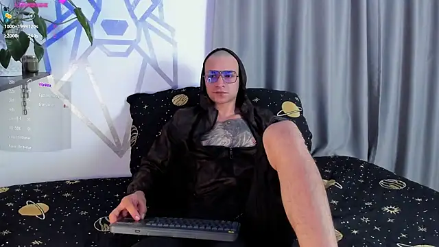 Snapshot of Aron-santoro chatting on December 2024 04:08:02 AM Aron-santoro online show from December 2024 04:08:02 AM