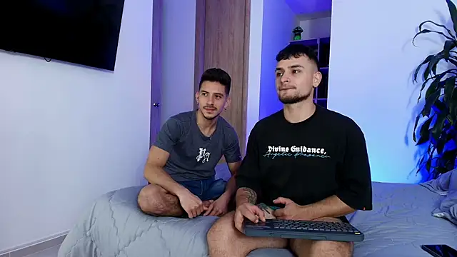 Aron-santoro online show from April 2026 11:07:01 PM