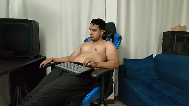 Snapshot of hott_dicks chatting on April 2026 11:20:02 PM hott dicks online show from April 2026 11:20:02 PM