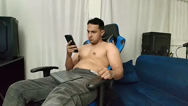 Snapshot of hott_dicks chatting on July 2026 01:21:01 AM hott dicks online show from July 2026 01:21:01 AM