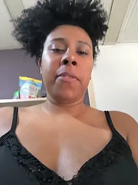 Snapshot of EmmilyBrant chatting on May 2026 02:12:01 PM EmmilyBrant online show from May 2026 02:12:01 PM