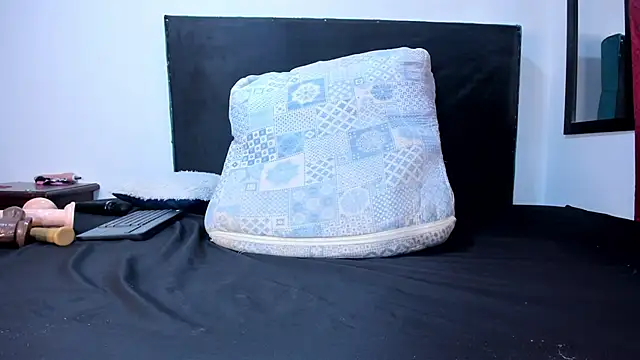 kandy-Jhonson online show from November 2025 11:29:01 PM