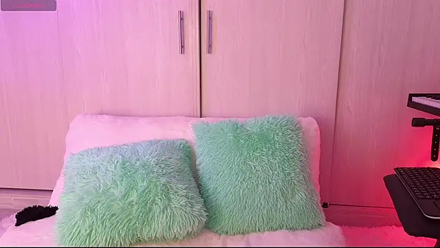 Yues050600 online show from December 2024 12:31:01 AM