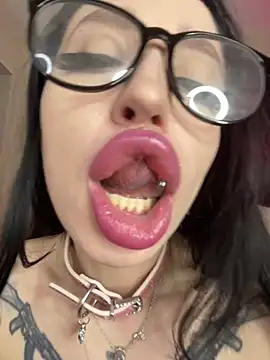 Molly  Moon online show from April 2026 02:36:02 AM