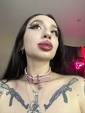 Snapshot of Molly__Moon chatting on May 2026 03:13:01 AM Molly Moon online show from May 2026 03:13:01 AM