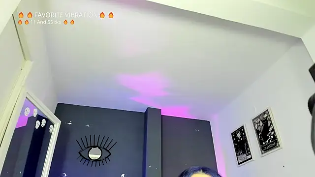 Raven Witch  online show from April 2026 06:46:01 PM