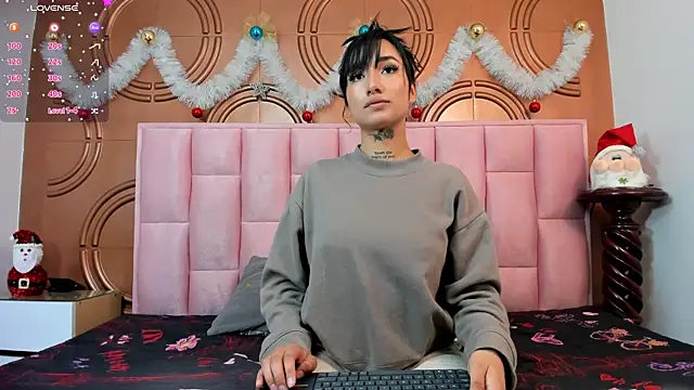 emmily keller19 online show from December 2024 01:18:01 PM