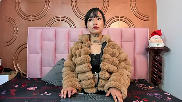 emmily keller19 online show from January 2025 01:24:01 PM