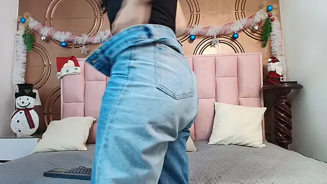 emmily keller19 online show from December 2025 01:29:02 PM