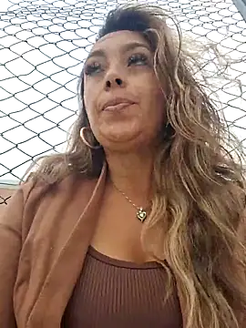 lauramcdowell1 online show from February 2025 01:32:01 PM