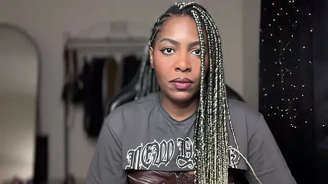 marisilva br online show from November 2025 10:09:01 PM