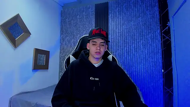 Mike 0233  online show from December 2025 04:18:02 AM