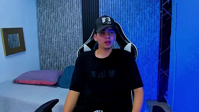 Mike 0233  online show from December 2025 04:40:01 AM