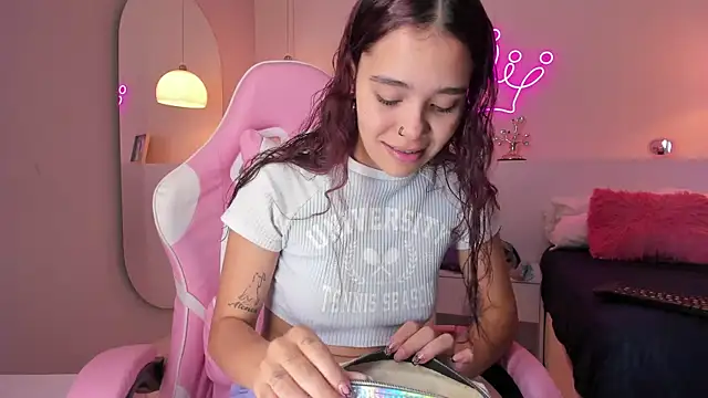 violeth hill online show from March 2025 08:00:01 PM