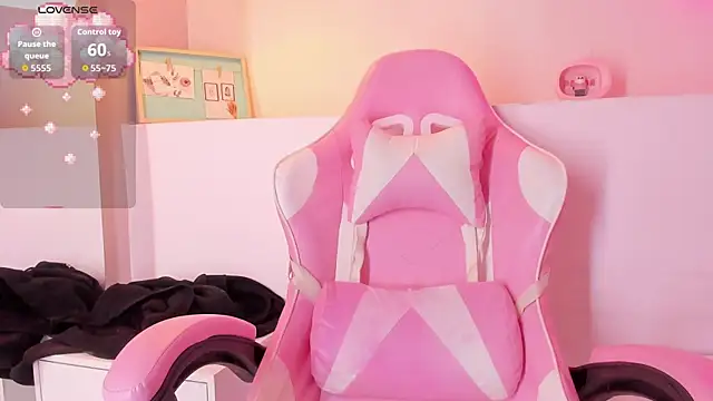 violeth hill online show from October 2025 06:39:01 PM