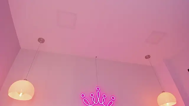 violeth hill online show from November 2025 08:01:01 PM