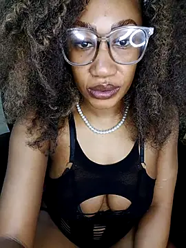 Snapshot of Puneee_Lucee chatting on December 2025 09:33:01 PM Puneee Lucee online show from December 2025 09:33:01 PM