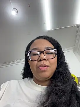 Snapshot of XMara chatting on June 2026 03:13:02 PM XMara online show from June 2026 03:13:02 PM
