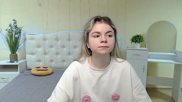 TinaRedly online show from January 2025 02:28:01 PM