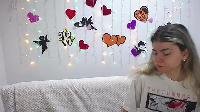 TinaRedly online show from January 2025 06:36:02 PM