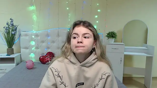 TinaRedly online show from February 2025 06:37:01 AM