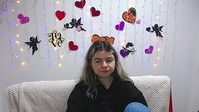 TinaRedly online show from February 2025 06:28:01 PM