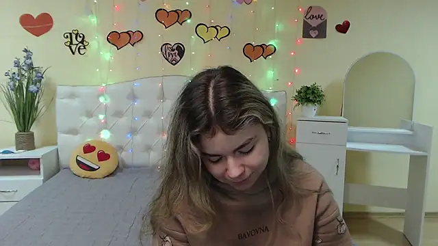 TinaRedly online show from February 2025 07:05:02 PM