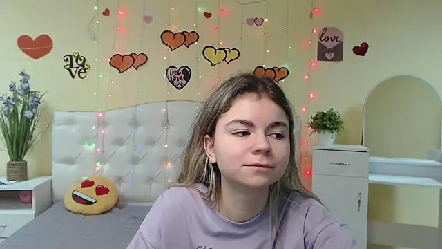 TinaRedly online show from February 2025 04:20:01 AM