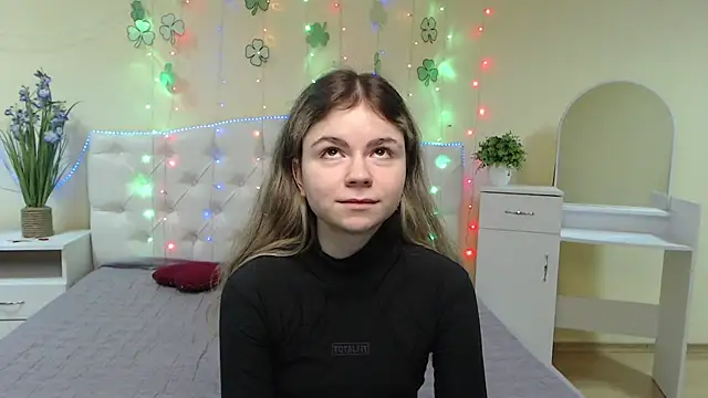 TinaRedly online show from March 2025 09:27:01 PM