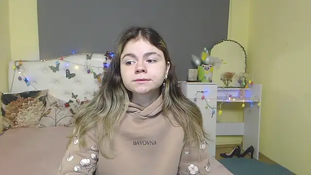 TinaRedly online show from April 2026 06:18:02 AM