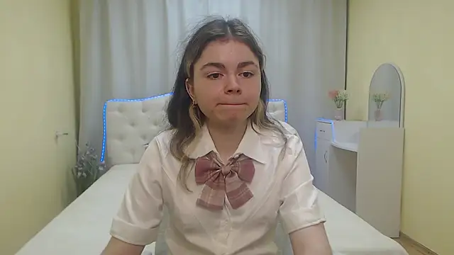 Snapshot of TinaRedly chatting on July 2026 05:41:02 PM TinaRedly online show from July 2026 05:41:02 PM