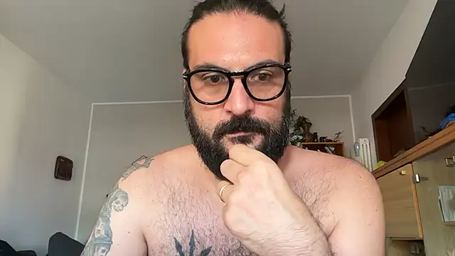Snapshot of beardo85 chatting on June 2026 12:47:02 PM beardo85 online show from June 2026 12:47:02 PM
