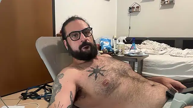 Snapshot of beardo85 chatting on June 2026 06:07:01 AM beardo85 online show from June 2026 06:07:01 AM