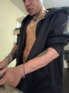 Osiiriis online show from March 2026 08:04:02 PM